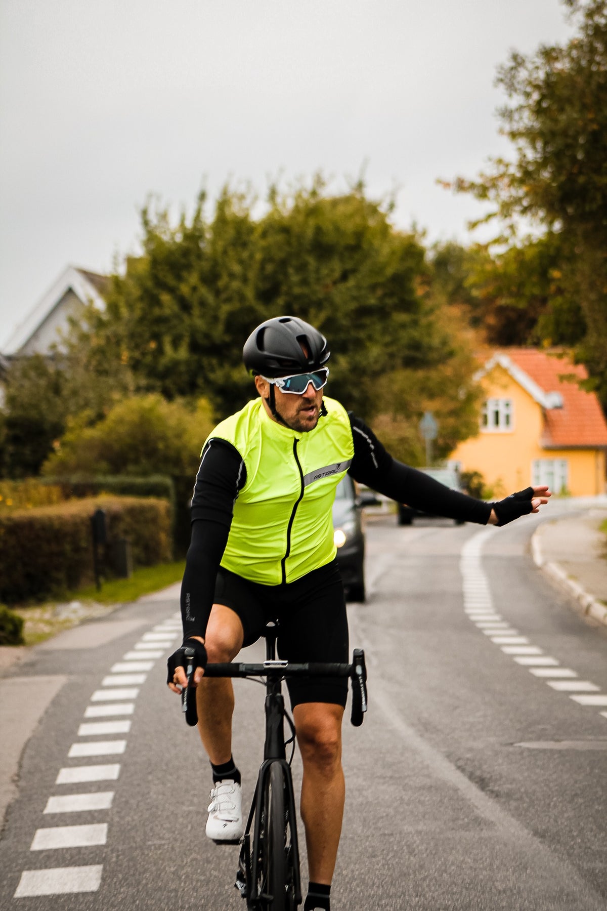 Astral Hi-Viz Vindvest
