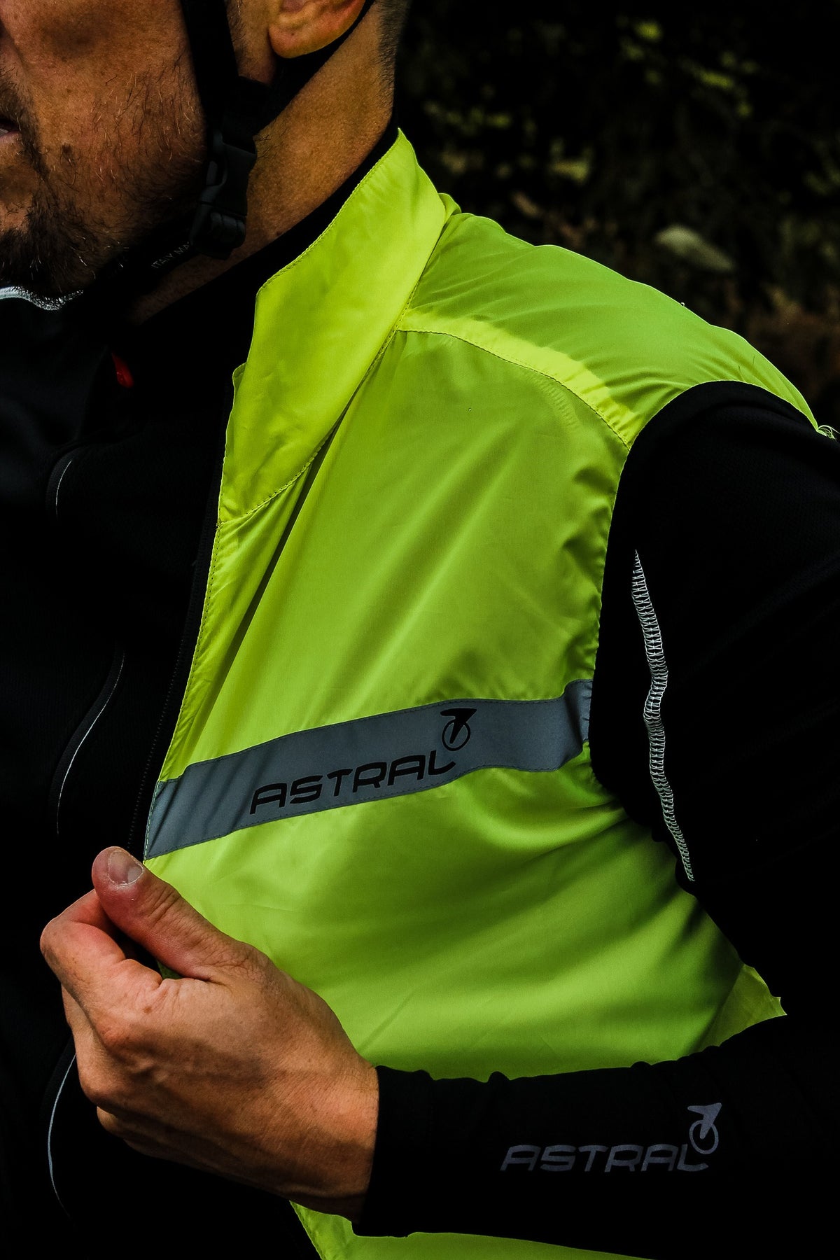 Astral Hi-Viz Vindvest